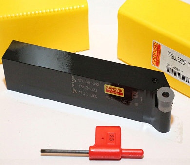 Призматическая державка T-MaxⓇ P для точения PRGCL 3225P 16